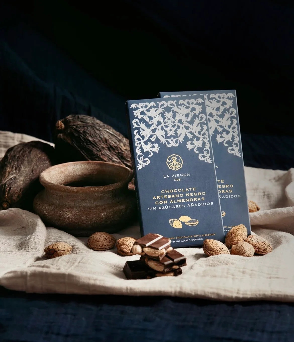 Marcos Tonda tummasuklaa kokonaisilla manteleilla 150g