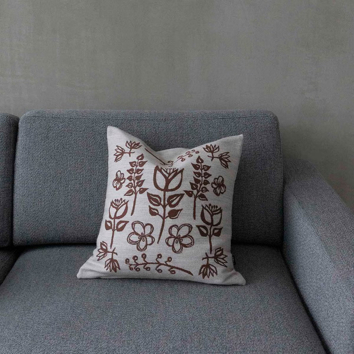 Miiko Taikapuutarha tyynynpäällinen 44x44 cm ruskea kuvio