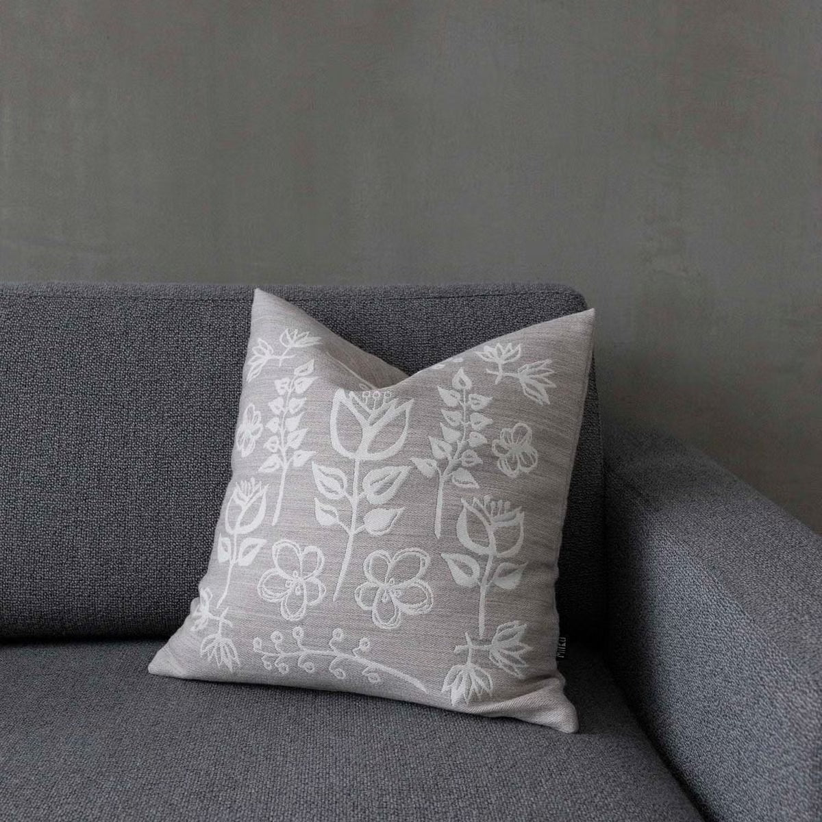 Miiko Taikapuutarha tyynynpäällinen 44x44 cm valkoinen kuvio